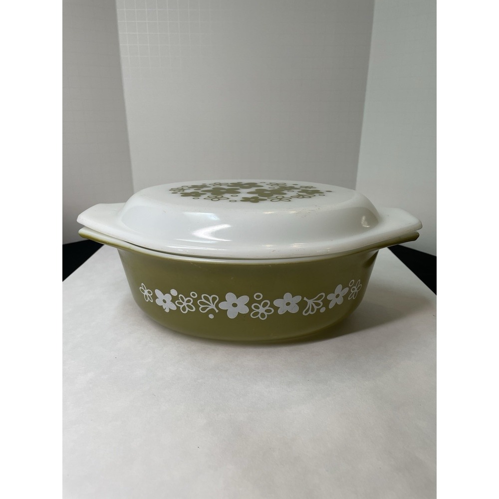 Vintage 1972 Pyrex 1.5 qt Oval Casserole Dish with Lid "Spring Blossom Green"
